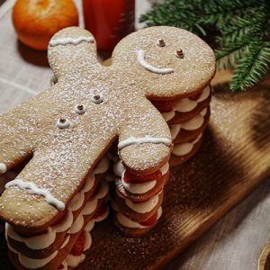 Медовик в форме "Пряничного человечка"